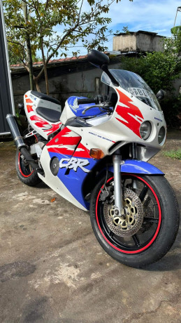 honda-cbr-250-ch105-big-0