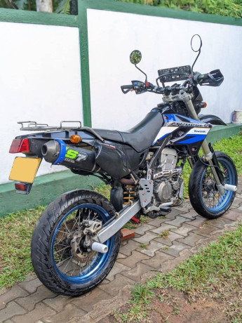 kawasaki-d-tracker-2011-big-0