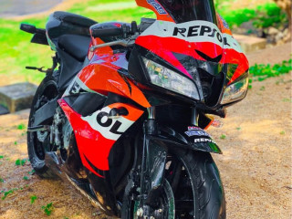 honda-cbr-250-mc22-2013