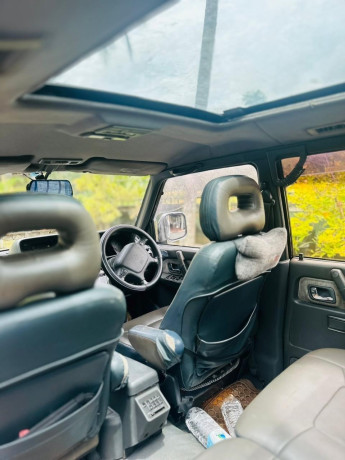 mitsubishi-pajero-1996-big-4