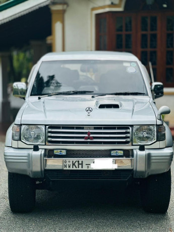 mitsubishi-pajero-1996-big-0