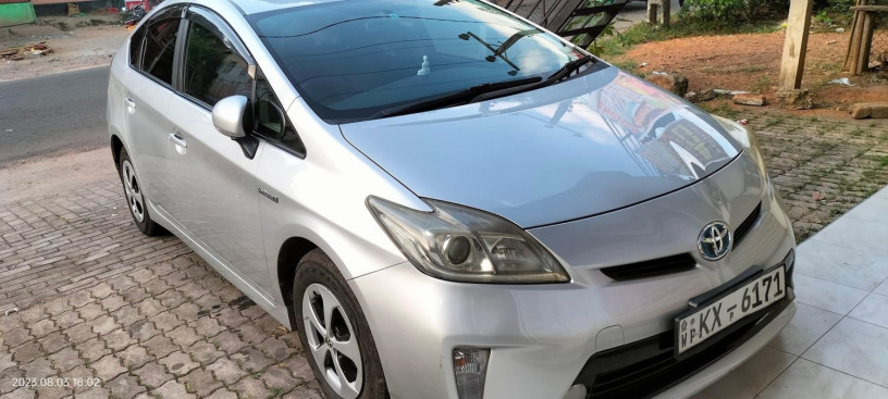 toyota-prius-2012-big-2