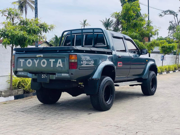 toyota-hilux-ln106-1995-big-1