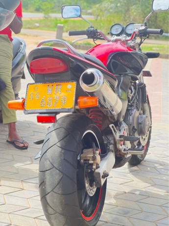 honda-hornet-250-ch115-2010-big-2