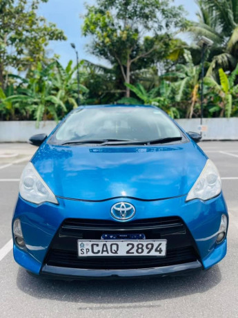 toyota-aqua-2013-big-0