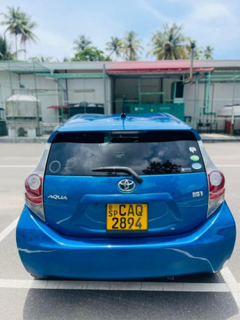 toyota-aqua-2013-big-4