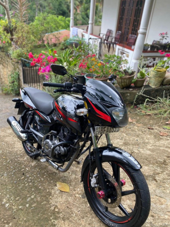 bajaj-pulsar-150-2017-big-2