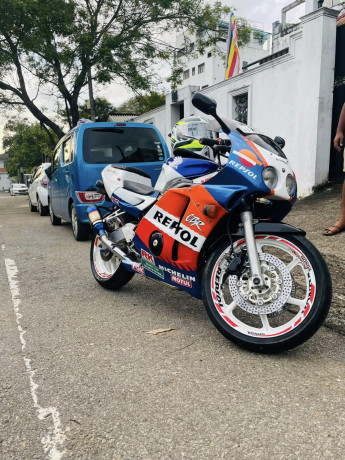 honda-cbr-250-2012-big-0