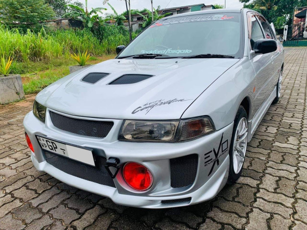 mitsubishi-lancer-ck1-2002-big-2