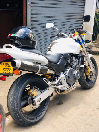 honda-hornet-ch130-2015-big-3