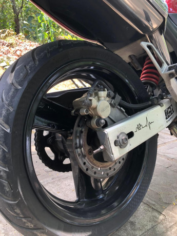 honda-hornet-ch130-2012-big-4