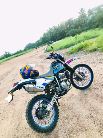 suzuki-dr250r-big-1