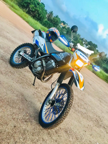 suzuki-dr250r-big-0