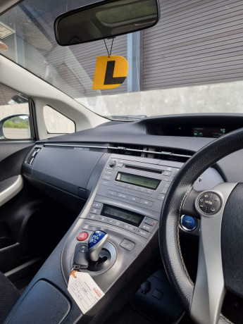 toyota-prius-2013-big-2