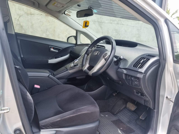 toyota-prius-2013-big-3