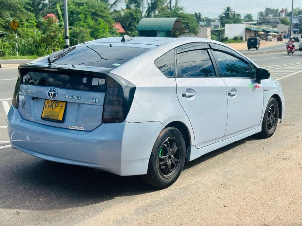 toyota-prius-2009-big-3