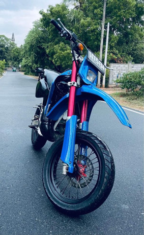 yamaha-wr200-big-0