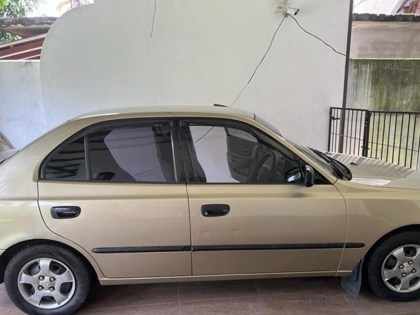 hyundai-accent-2001-big-1