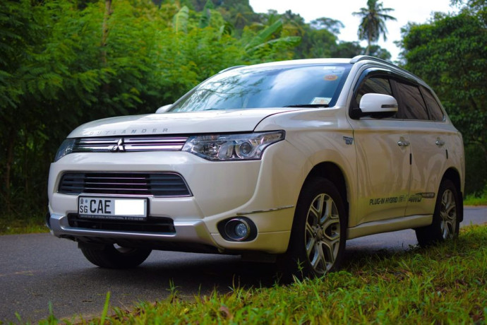 mitsubishi-outlander-phev-2015-big-2