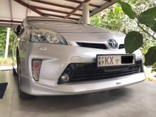 toyota-prius-s-touring