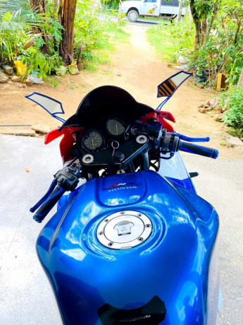 honda-cbr-250-2013-big-1