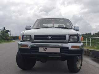 toyota-hilux-ln106-1995