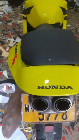 honda-cbr-gullarm-250-big-4