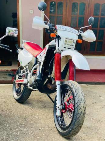 yamaha-dt200r-big-3