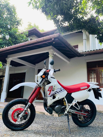 yamaha-dt200r-big-1