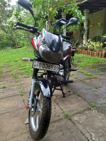 bajaj-discover-125st-2015-big-0