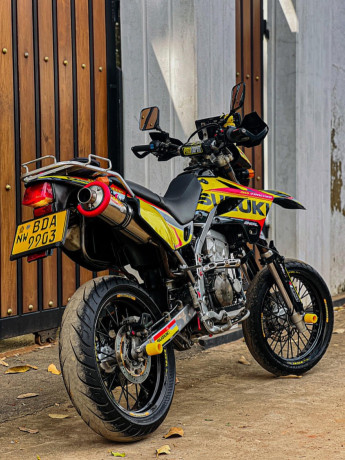 suzuki-sb-tracker-250-2015-big-2