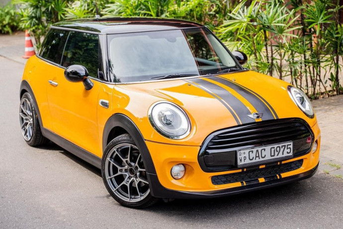 mini-cooper-hardtop-2-door-2014-big-1