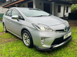 toyota-prius-s-grade-2013