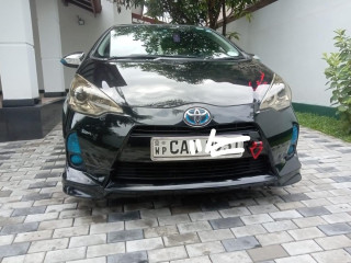 toyota-aqua-2014