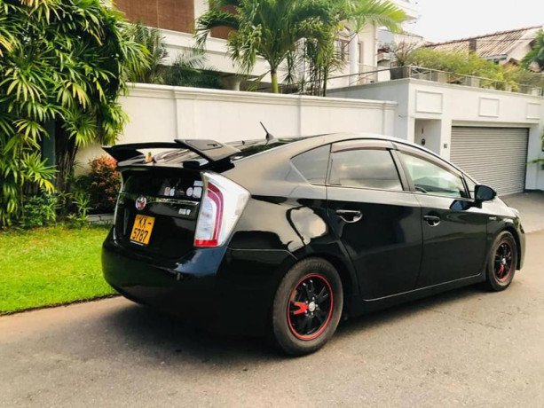 toyota-prius-2013-big-2