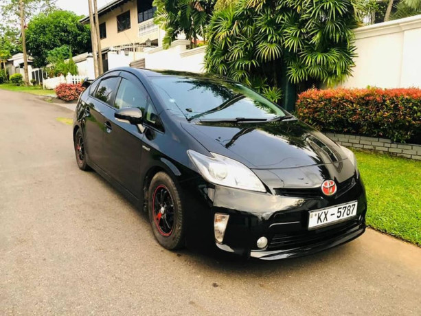 toyota-prius-2013-big-0
