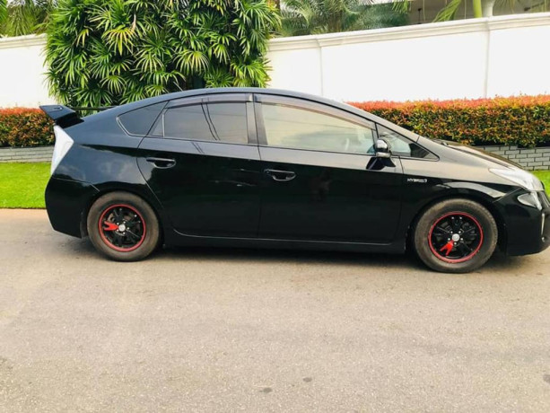 toyota-prius-2013-big-1