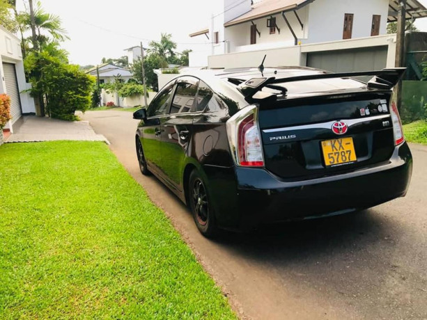 toyota-prius-2013-big-3