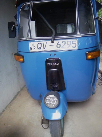 bajaj-4-stroke-three-wheel-big-0