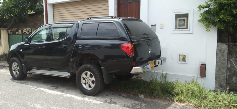 mitsubishi-l200-2011-big-2