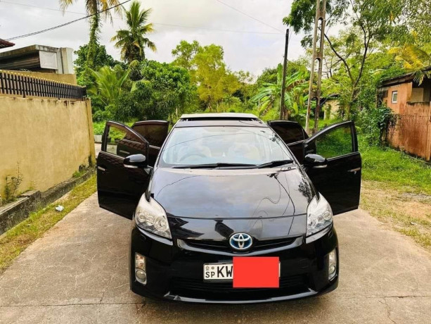 toyota-prius-2011-big-1
