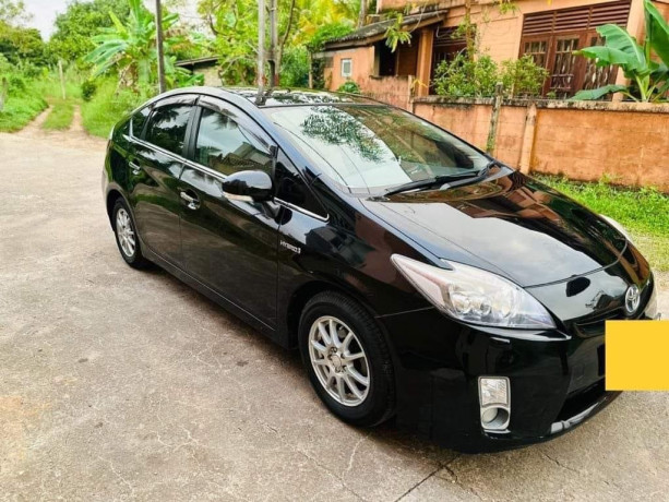 toyota-prius-2011-big-0