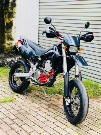 kawasaki-dtracker-250-2015-big-1