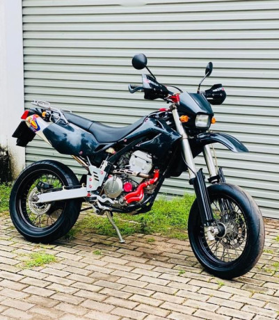 kawasaki-dtracker-250-2015-big-0