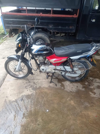 bajaj-ct100-2012-big-3