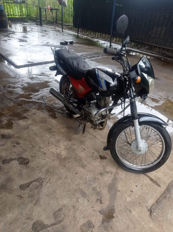 bajaj-ct100-2012-big-2