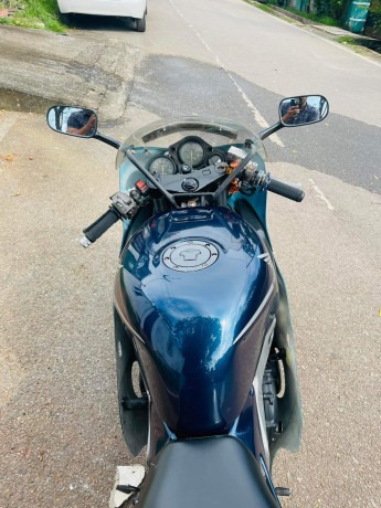 honda-cbr-gullarm-250-2009-big-2