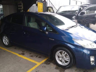 toyota-prius-s-grade-2011