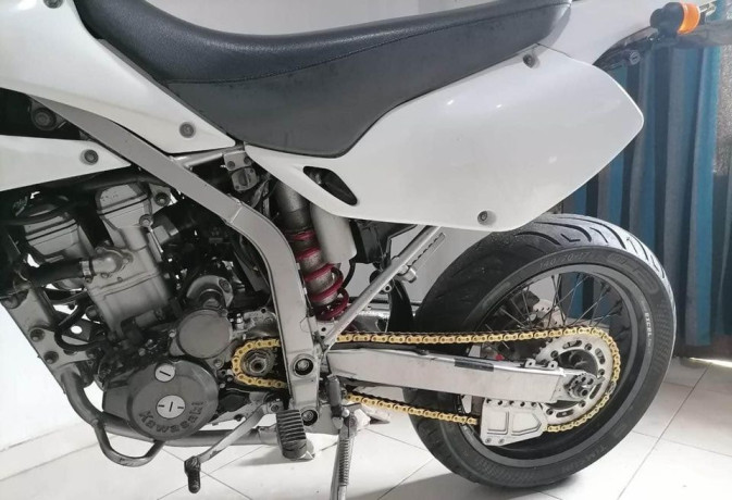 kawasaki-dtracker-250-2015-big-1