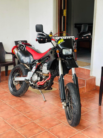 suzuki-sb-tracker-250-2009-big-0